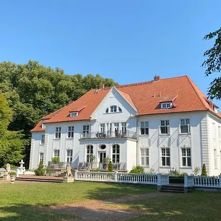 דירה Schloss Badow